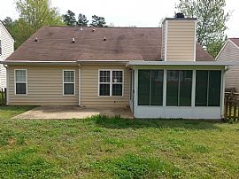 Wonderful Convenience/space 3 Bedrooms, 2 Bathrooms in Charlotte, NC (Photo 4 of 6)