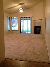Clean ,Spacious 3 Bedroom, 2 Bath, 2 Car Garage Home in Austin, TX (Photo 3 of 10)