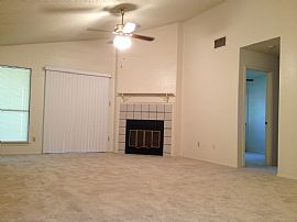 Clean ,Spacious 3 Bedroom, 2 Bath, 2 Car Garage Home in Austin, TX (Photo 5 of 10)