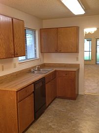 Clean ,Spacious 3 Bedroom, 2 Bath, 2 Car Garage Home in Austin, TX (Photo 6 of 10)