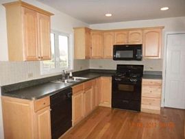 Move in Ready 4 Bedroom, 2 Full Bath in Elk Grove Village, IL (Photo 2 of 6)