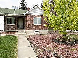Enjoy The Denver Lifestyle in This Pet Friendly, 3 Bedroom, 2 B in Denver, CO