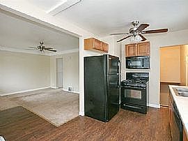 Enjoy The Denver Lifestyle in This Pet Friendly, 3 Bedroom, 2 B in Denver, CO (Photo 4 of 5)