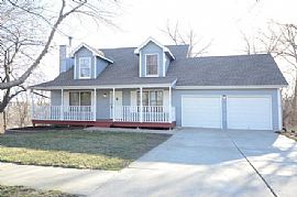 Spacious 4 Bed 3 Bath Beautiful Home in Kansas City, MO (Photo 2 of 6)