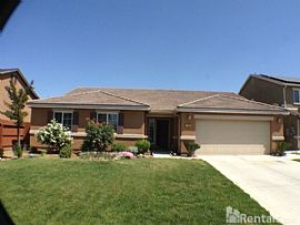  a Must See and Cute Single Family Home !! in Fresno, CA (Photo 2 of 12)