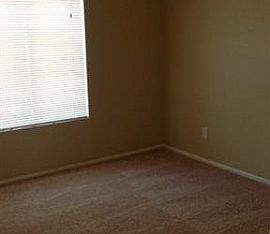 This Silver Bay Home Offers 3 Bedrooms, 2 Bathrooms in Phoenix, AZ (Photo 6 of 8)