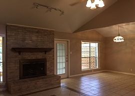 Specious Well Maintained 3beds 2bths Home in San Antonio, TX (Photo 2 of 9)