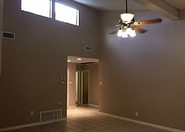 Specious Well Maintained 3beds 2bths Home in San Antonio, TX (Photo 3 of 9)