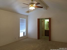 Specious Well Maintained 3beds 2bths Home in San Antonio, TX (Photo 4 of 9)