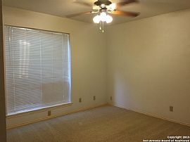 Specious Well Maintained 3beds 2bths Home in San Antonio, TX (Photo 5 of 9)