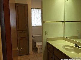 Specious Well Maintained 3beds 2bths Home in San Antonio, TX (Photo 7 of 9)
