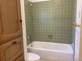 Specious Well Maintained 3beds 2bths Home in San Antonio, TX (Photo 8 of 9)