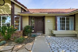 3 Beds, 2 Baths, 1,667 Sq in Moreno Valley, CA (Photo 3 of 8)