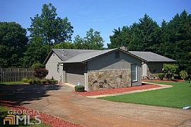 Immaculate 3br/2ba Ranch  in Gainesville, GA (Photo 2 of 5)