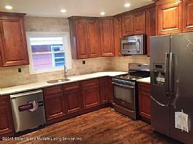 Renovated 3bed 1bath Home in Staten Island, NY (Photo 2 of 4)