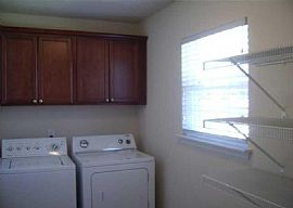 Lovely 3 Beds 2 Baths Single Family Home in Huntsville, AL (Photo 2 of 9)