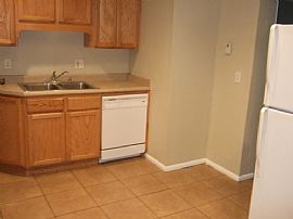 Spacious 3 Beds 2 Baths 1,700 Sqft/fenced Yard in Salt Lake City, UT (Photo 2 of 6)