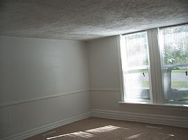 Spacious 3 Beds 2 Baths 1,700 Sqft/fenced Yard in Salt Lake City, UT (Photo 4 of 6)