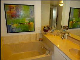 Beautiful and Spacious Condo with 3 Bd 2 Bath in Miami, FL (Photo 10 of 10)