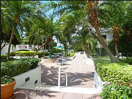 Beautiful and Spacious Condo with 3 Bd 2 Bath in Miami, FL (Photo 9 of 10)