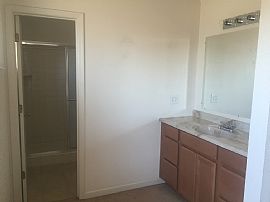 Spacious Great Size 3 Bedrooms,Baths Beautiful Home in Albuquerque, NM (Photo 6 of 10)