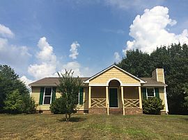 Adorable 3bedroom and 2bath House Perfectly For You and Family  in Charlotte, NC (Photo 5 of 12)