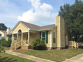 Adorable 3bedroom and 2bath House Perfectly For You and Family  in Charlotte, NC (Photo 6 of 12)