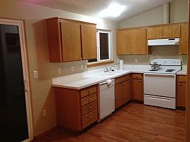 A Lovely 3 Bedroom and 2 Full Bath. Living Room in Portland, OR