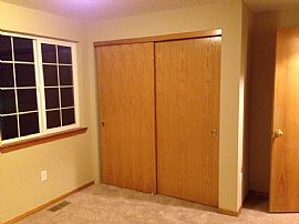 A Lovely 3 Bedroom and 2 Full Bath. Living Room in Portland, OR (Photo 3 of 6)