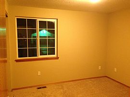 A Lovely 3 Bedroom and 2 Full Bath. Living Room in Portland, OR (Photo 4 of 6)