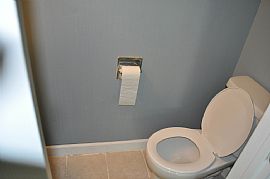 Specious 2beds Fully Renovated Clean Cute Home in Chicago, IL (Photo 3 of 8)