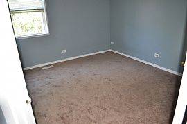 Specious 2beds Fully Renovated Clean Cute Home in Chicago, IL (Photo 4 of 8)