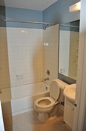 Specious 2beds Fully Renovated Clean Cute Home in Chicago, IL (Photo 5 of 8)