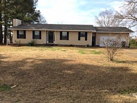 Single Family Home For Rent in Weaver, Al in Weaver, AL (Photo 2 of 2)
