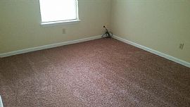 Spacious Freshly Painted 3 Bed 2 Bath in The Quiet Neighborhood in Lexington, KY (Photo 3 of 7)