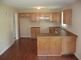 Great and Cute Ranched Single Family House in Kansas City, MO (Photo 3 of 3)