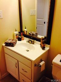 Spacious 3 Bedroom 2 Bathroom Home in Riverside, CA (Photo 4 of 6)