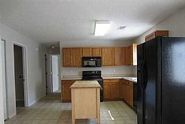 Specious Large 4 Bedroom 3 Bath Single Family Home in Atlanta, GA (Photo 3 of 8)