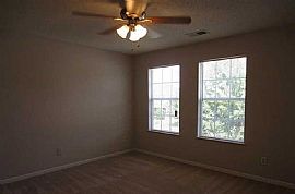 Specious Large 4 Bedroom 3 Bath Single Family Home in Atlanta, GA (Photo 6 of 8)