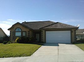 Beautiful Single Family Home Features, 3 Bedroom 2 Baths in San Bernardino, CA