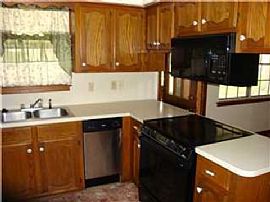 Great Cute 3 Beds 2 Baths Single Family Home in Baton Rouge, LA (Photo 2 of 5)