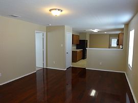 Extra Cute and Cozy 4-Bed 2-Bath Home in Fort Worth, TX (Photo 3 of 12)