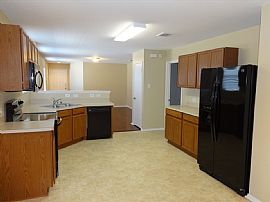 Extra Cute and Cozy 4-Bed 2-Bath Home in Fort Worth, TX (Photo 4 of 12)