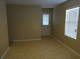 Extra Cute and Cozy 4-Bed 2-Bath Home in Fort Worth, TX (Photo 5 of 12)