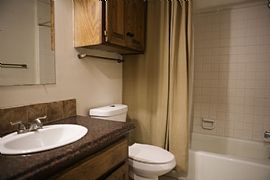  This Charming Duplex 3bedrooms and 2bathroomsis Great in Oklahoma City, OK (Photo 5 of 7)