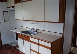  Two Bedroom and One Bath Ranch Style Home in Warren, MI (Photo 2 of 12)