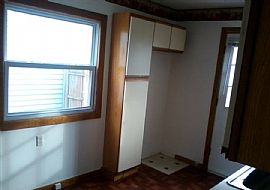  Two Bedroom and One Bath Ranch Style Home in Warren, MI (Photo 3 of 12)