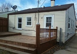  Two Bedroom and One Bath Ranch Style Home in Warren, MI (Photo 6 of 12)