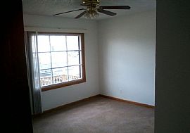  Two Bedroom and One Bath Ranch Style Home in Warren, MI (Photo 8 of 12)