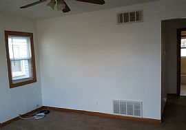  Two Bedroom and One Bath Ranch Style Home in Warren, MI (Photo 9 of 12)